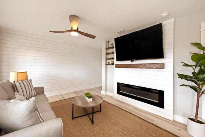 So Fire So Good 3 Comm Pools Lakeview Fireplace Destin Exterior photo